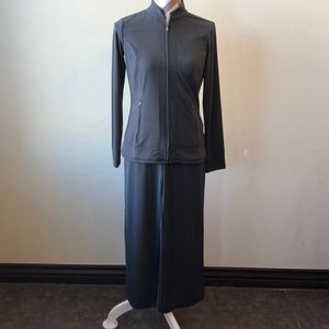 Cabi 2 piece Capri & zip front jacket.